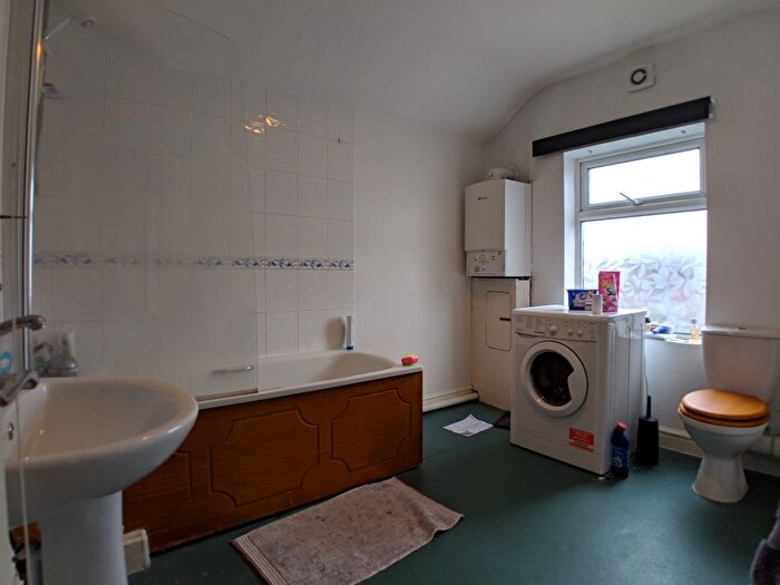 2 Bedroom Flat To Rent In Mauldeth Road West, Withington, Manchester, M20
