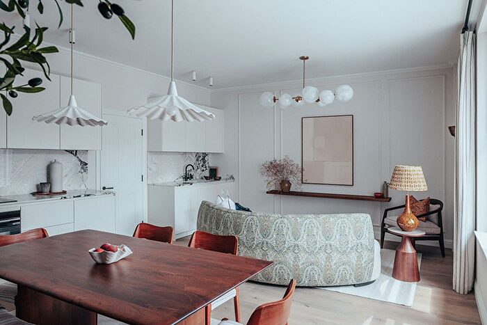 2 Bedroom Flat For Sale In Porchester Gardens, London, W2