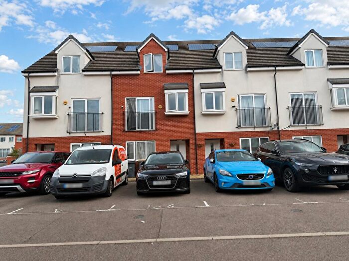 4 Bedroom House To Rent In Pattern Close, MK42