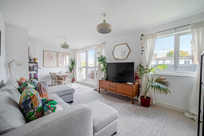 1 Bedroom Flat For Sale In Limerick Close, Balham, London, SW12