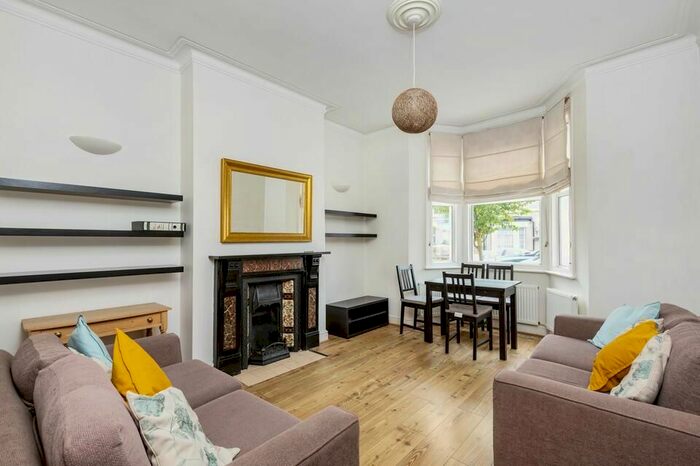 2 Bedroom Flat To Rent In Trevelyan Road, London, SW17