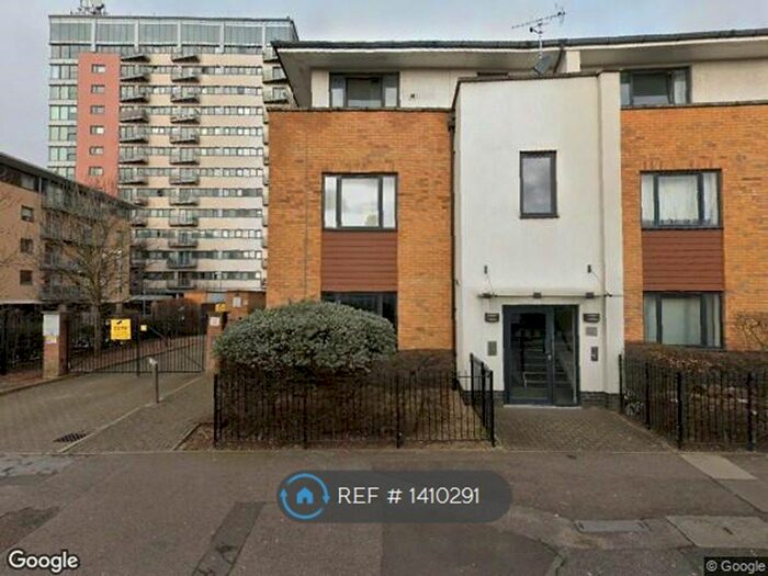 1 Bedroom Flat To Rent In Gateway Court, Ilford, IG2