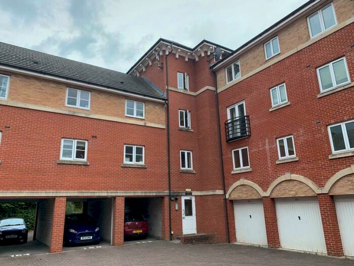 2 Bedroom Flat To Rent In Churchward, SN2