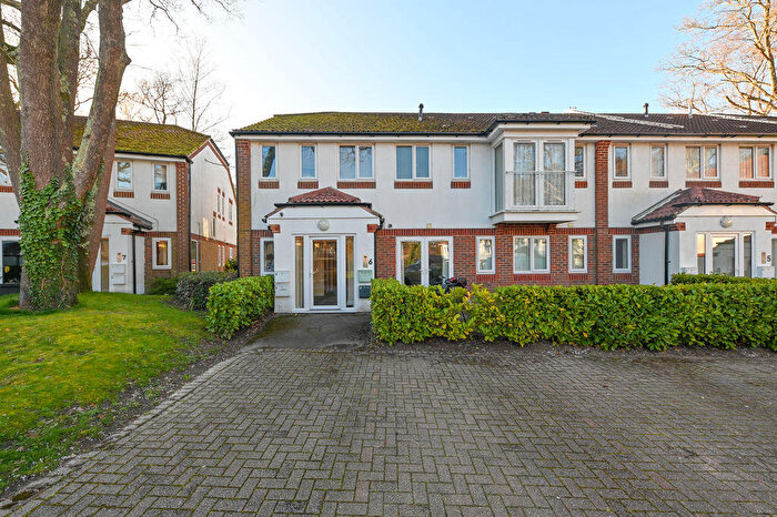 2 Bedroom Flat For Sale In The Spinney Denmead, PO7