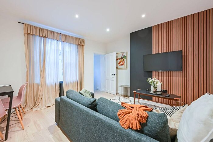 1 Bedroom Flat For Sale In Bow Road, Bow, London, E3