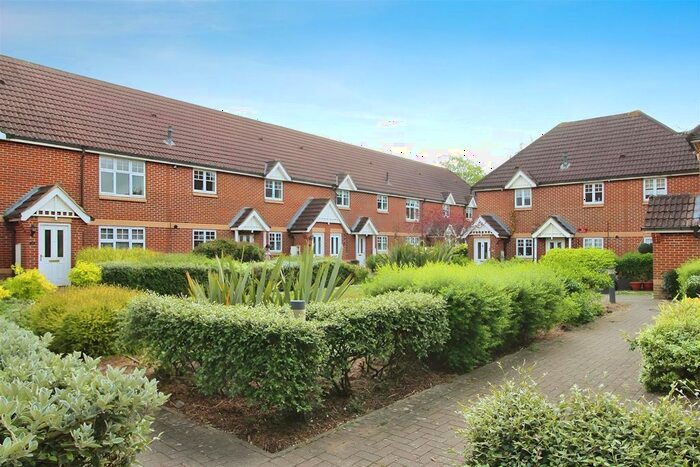 2 Bedroom Flat To Rent In Barretts Road, Dunton Green, Sevenoaks, TN13