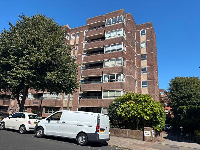 2 Bedroom Flat To Rent In Flat Veric, - Eaton Gardens, Hove, East Sussex, BN3