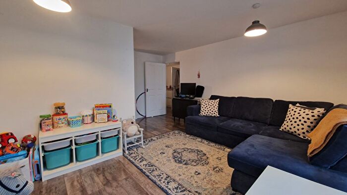 1 Bedroom Flat To Rent In Honour Gardens, Dagenham, RM8