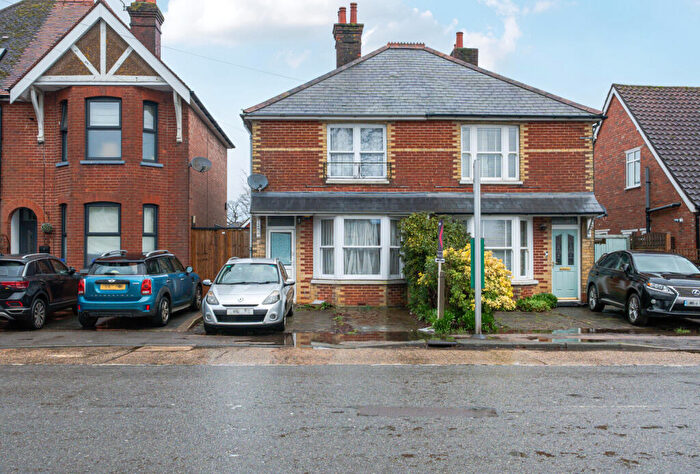 3 Bedroom Semi Detached House For Sale In Lee Street, Horley, Surrey, RH6