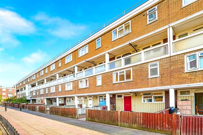 3 Bedroom Maisonette For Sale In Ellsworth Street, London, E2