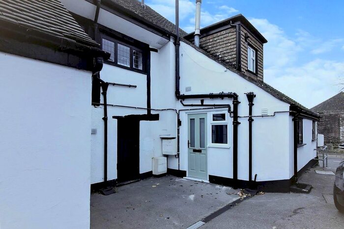 1 Bedroom Flat To Rent In Chart Lane, Brasted, Westerham, TN16