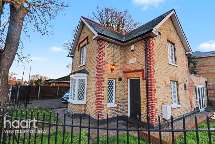 3 Bedroom Detached House For Sale In Ness Road, Southend-On-Sea, SS3