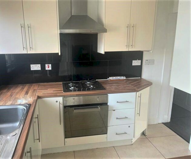 3 Bedroom Maisonette To Rent In Princes Park Lane, Hayes, UB3