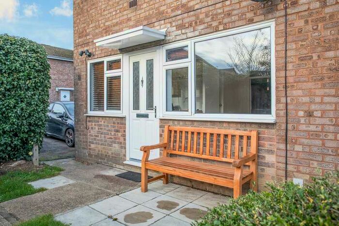 1 Bedroom Apartment To Rent In Brookside Close, Old Stratford, MK19