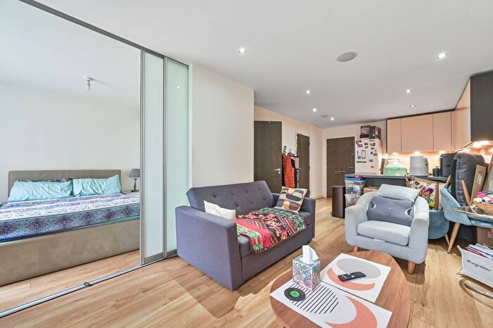 1 Bedroom Flat For Sale In Commander Ave, Colindale, London, NW9