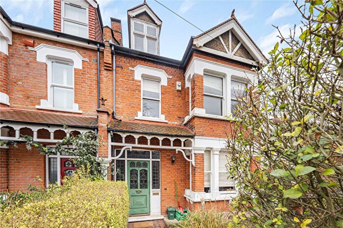 4 Bedroom Semi Detached House For Sale In Grove Road, Isleworth, TW7