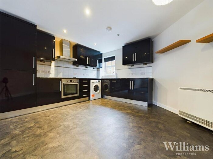 3 Bedroom Apartment For Sale In Pine Street, Aylesbury, HP19