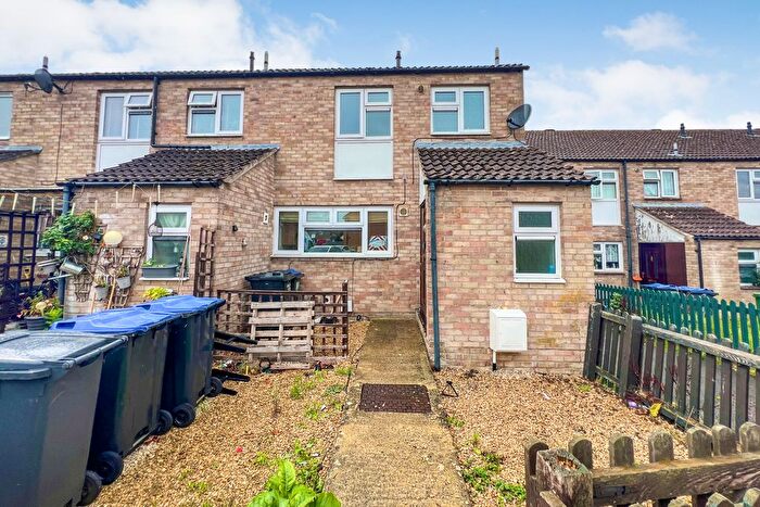 3 Bedroom End Of Terrace House For Sale In Woodroffe Square, Calne, SN11