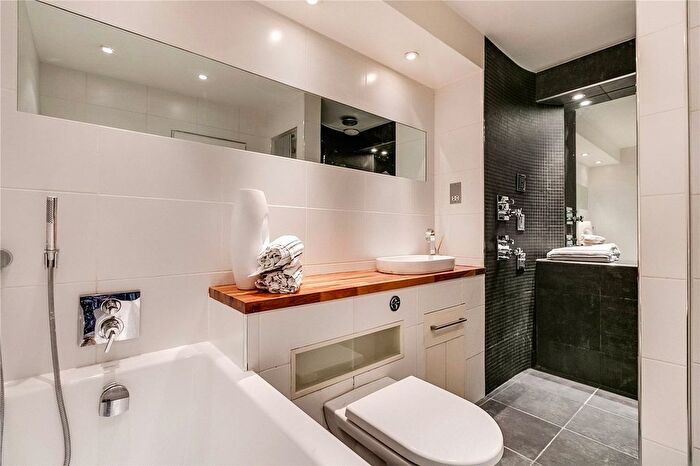 2 Bedroom Flat For Sale In Fitzclarence House, Holland Park Avenue, London, W11