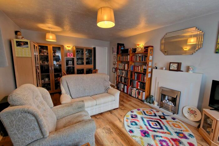 2 Bedroom Flat For Sale In Cody Close, Ash Vale, Surrey, GU12