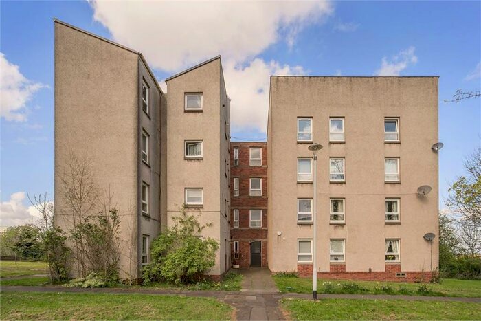 2 Bedroom Flat To Rent In Kingsknowe Court, Edinburgh, EH14