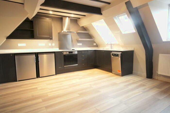 2 Bedroom Apartment To Rent In The Arcade, Newbury, RG14