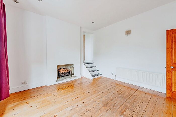 1 Bedroom Flat For Sale In Upper Bridge Road, Redhill, RH1