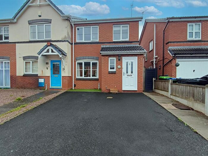 3 Bedroom End Of Terrace House For Sale In Wesley Close, Cradley Heath, B64
