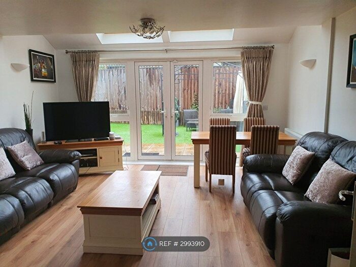 4 Bedroom End Of Terrace House To Rent In Stonehouse Lane, Dartford, DA2