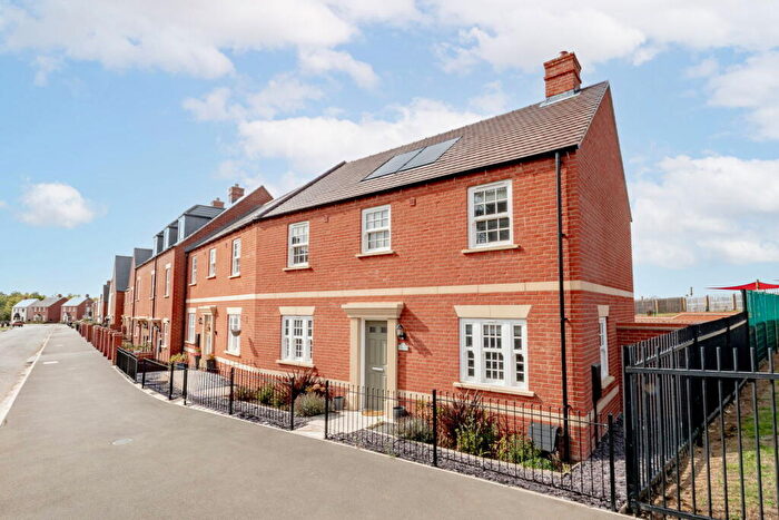 3 Bedroom Semi-Detached House For Sale In Yeoman Road, Towcester, NN12
