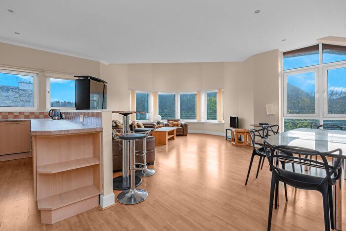 4 Bedroom Flat To Rent In Spring Gardens, Meadowbank, Edinburgh, EH8