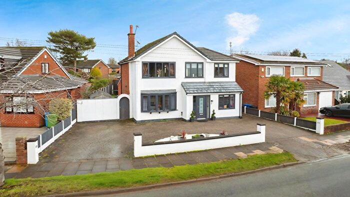 4 Bedroom Detached House For Sale In Clarence Avenue, Farnworth, Widnes, WA8