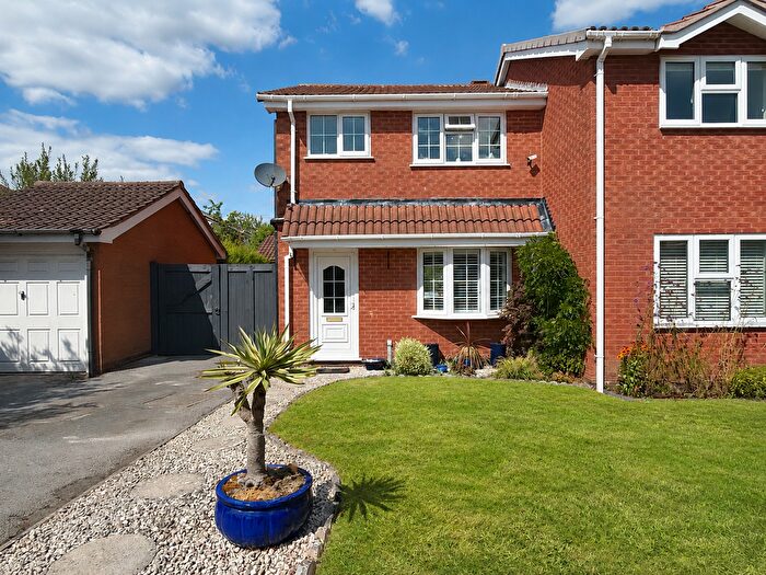 3 Bedroom Semi-Detached House For Sale In Cryersoak Close, Monkspath, Solihull, B90