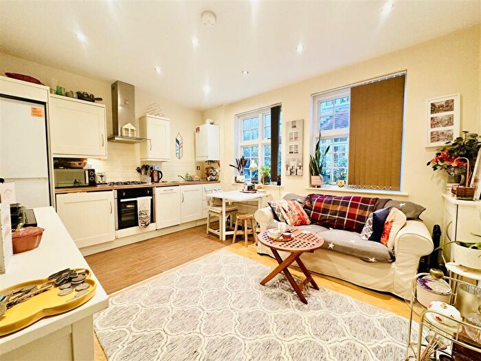 1 Bedroom Apartment To Rent In Elm Avenue, Beeston, Nottingham, NG9