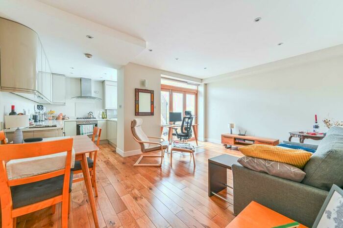 1 Bedroom Maisonette To Rent In Byrne Road, Balham, London, SW12