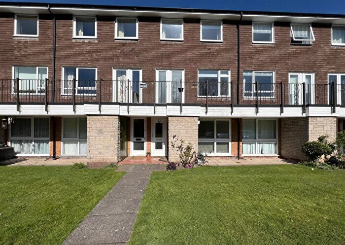 2 Bedroom Maisonette To Rent In Avon Drive, Moseley, Birmingham, B13