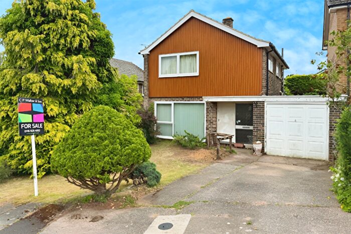 3 Bedroom Link Detached House For Sale In Buttermere Drive, Bramcote, NG9