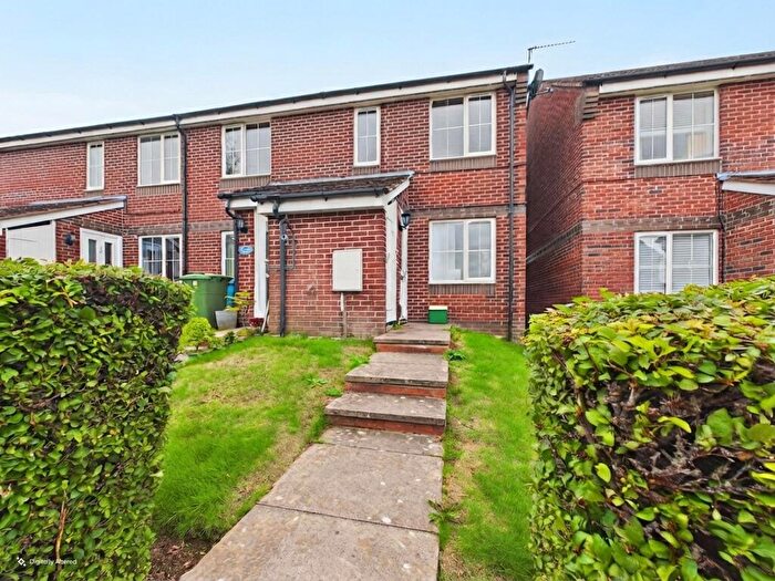 2 Bedroom Flat For Sale In Navigation Loop, Stone, ST15