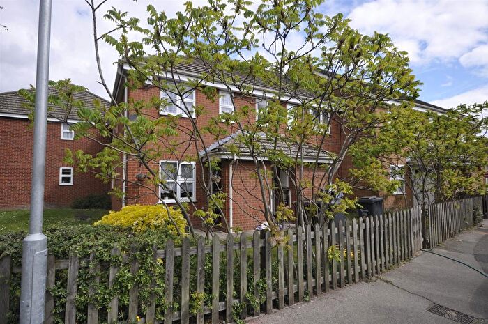 1 Bedroom Flat To Rent In Wallers Close, Dagenham, RM9