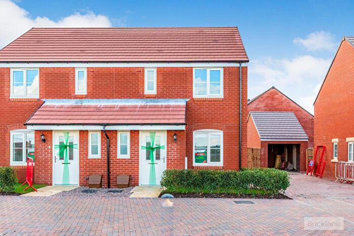 3 Bedroom Semi-Detached House To Rent In Goshawk Close, Rothwell, Kettering, Northamptonshire, NN14