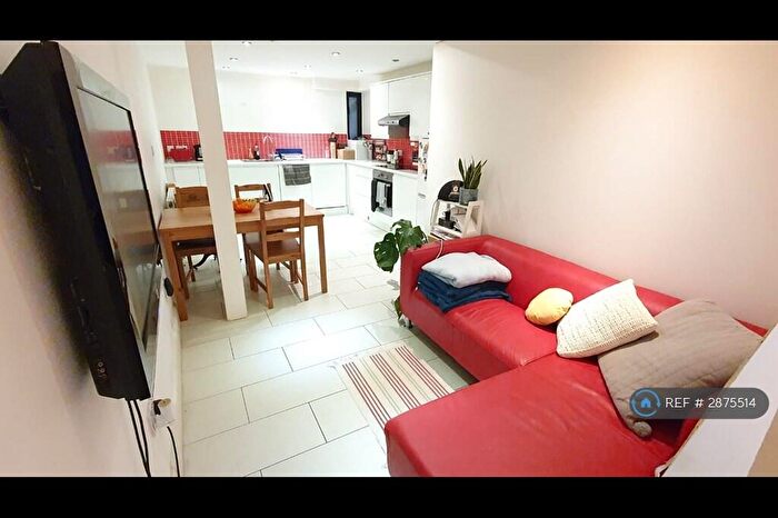 2 Bedroom Flat To Rent In Kingsland Road, London, E8