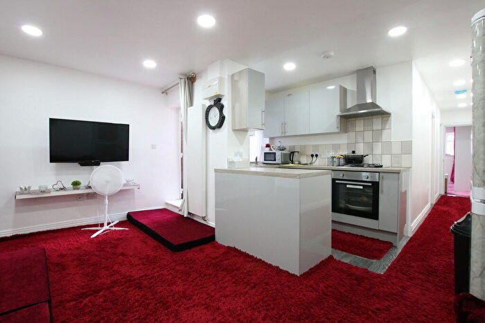 2 Bedroom Flat To Rent In High Road, Willesden, London, NW10