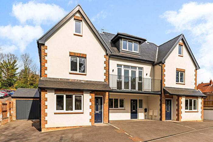 3 Bedroom Town House For Sale In Pentire Place, Farnham, GU10