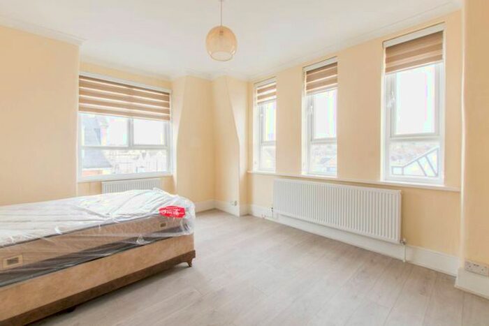 3 Bedroom Flat To Rent In Grand Parade, Harringay, London, N4
