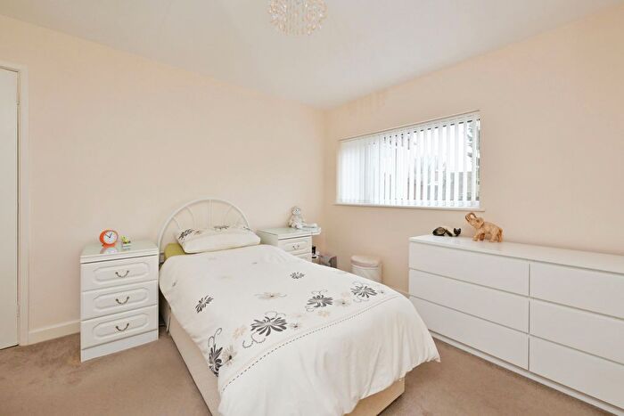 2 Bedroom Bungalow For Sale In Woodhill Road, Northampton, Northamptonshire, NN5