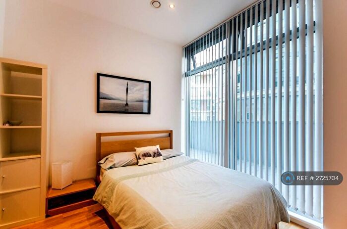 Studio To Rent In The Crescent, London, SE8