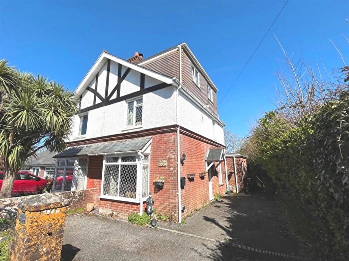 3 Bedroom Semi-Detached House For Sale In New Road, Porchfield, PO30