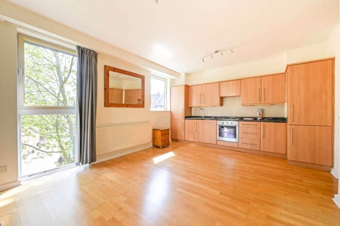 2 Bedroom Flat To Rent In Asher Way, Wapping, London, E1W