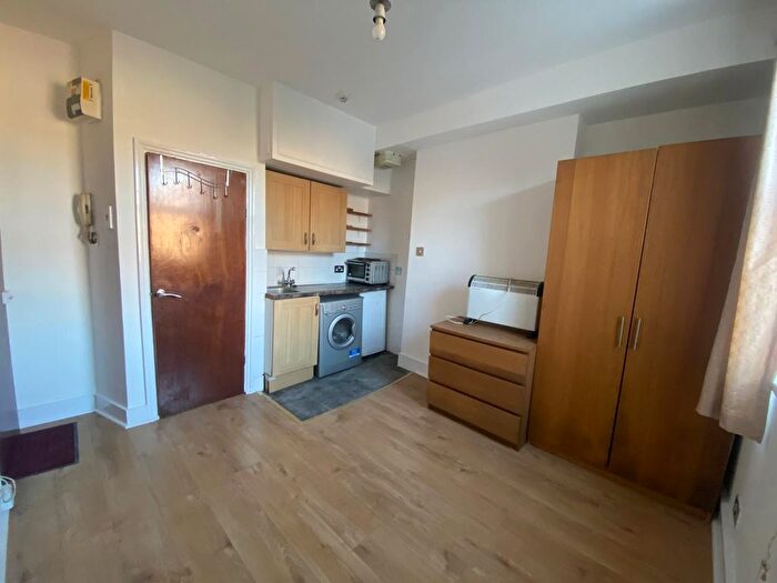 Studio To Rent In Dunlace Road, London, E5