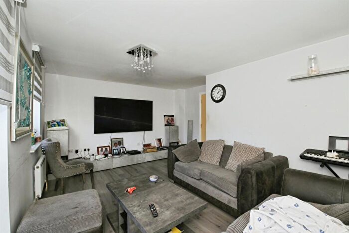 3 Bedroom Town House For Sale In Bayleaf Avenue, Hampton Vale, Peterborough, PE7